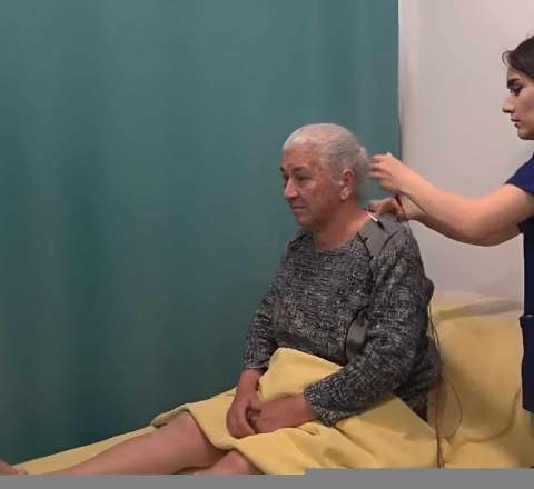 Boyun, diz ağrılarından əziyyət çəkən   – Pasiyent hekayəsi- Video 