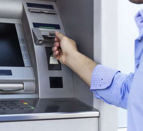 Bankomatdan pul çıxarmaq olmayacaq: yeni qanun bu tarixdən qüvvəyə minəcək 