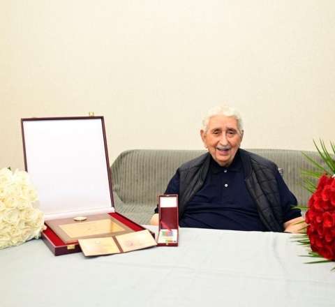 Arif Babayevə Heydər Əliyev Mükafatı təqdim olundu -  FOTO