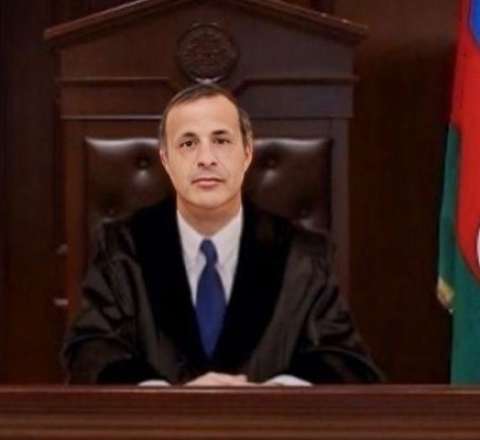Sabiq məhkəmə sədrinə 4615 manatlıq pensiyadan narazı qaldı 