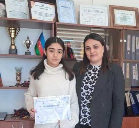 Direktor rekord nəticə göstərən şagirdini belə təbrik etdi - FOTO 
