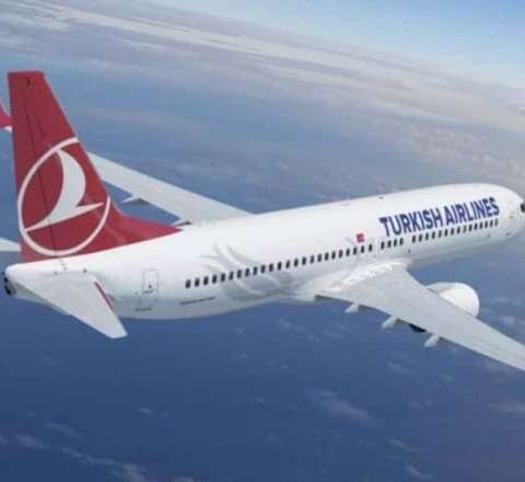 İstanbuldan uçan təyyarə Bakıda təcili eniş etdi 