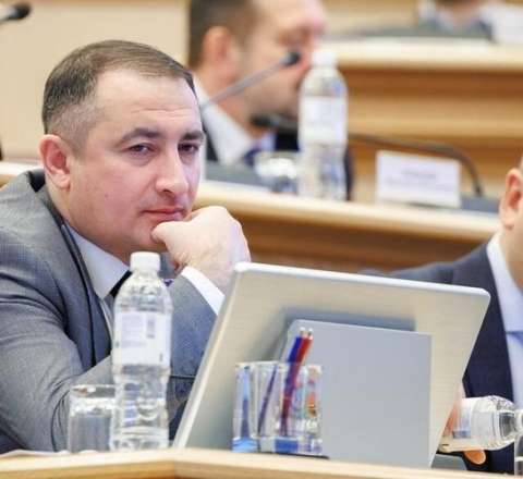 Azərbaycanlı deputat qalmaqallı çıxışdan sonra ölkədən qaçdı 