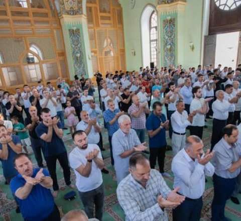  Azərbaycanda məscidlərdə bayram namazı QILINDI 