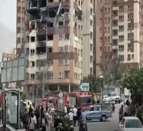 İsrail ordusu Tehranda yaşayış binasını vurdu - Ölənlər var