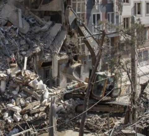 İsrailin zərbəsindən sonra İranda bina uçdu - 60 ölü 
