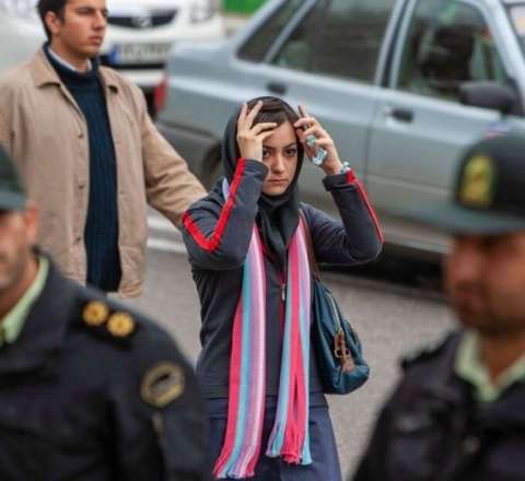 İranda qadınlar hicaba görə HƏDƏLƏNİR 