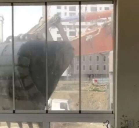 Vətəndaşın evini dağıdan ekskavator sürücüsü həbs edilmədi 