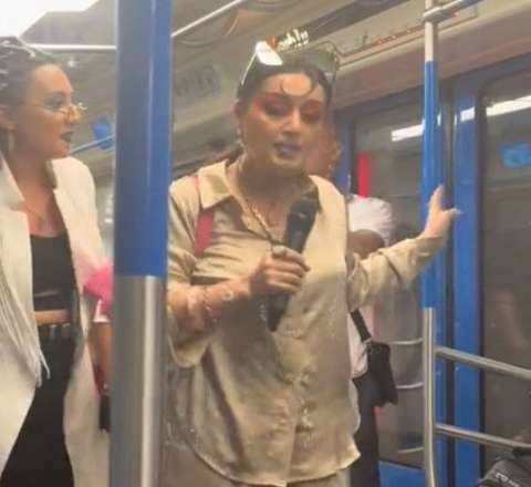 Elza Seyidcahan metroda mahnı oxudu -  VİDEO