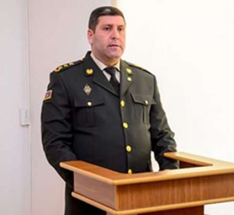 Öz-özünə polkovnik rütbəsi veribmiş: Eks-rəisə 10 il həbs! 