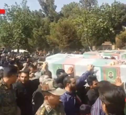 Öldürülmüş SEPAH zabitləri ilə vida mərasimi keçirilir - VİDEO 