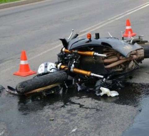 “07” ilə toqquşan motosikletçi öldü 