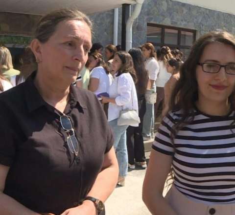 İmtahanda unikal hadisə: Ana və qızı eyni gündə yüksək BAL TOPLADILAR 