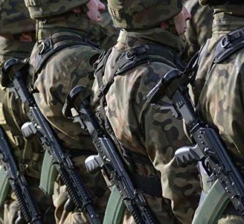 Polşa iki ölkə ilə sərhədə minlərlə hərbçi göndərir 