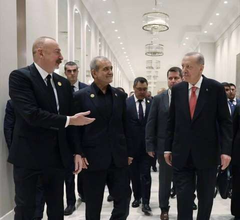 Əliyev, Pezeşkian və Ərdoğanın ən səmimi görüntüsü: Məsud bəy, bura öz vətənindir! - VİDEO 