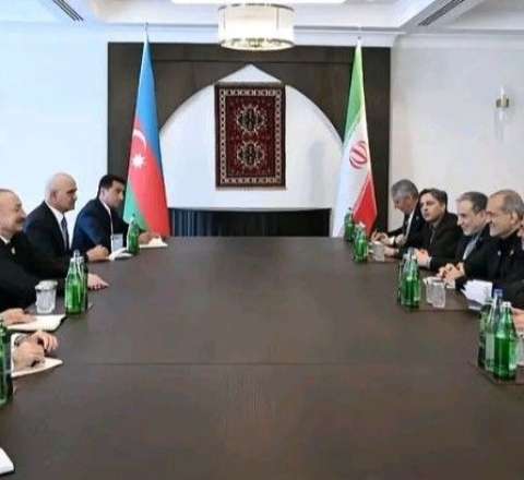 Əliyev və Pezeşkianın Xankəndi görüşündə divradakı xalçanın mesajı... - Foto  