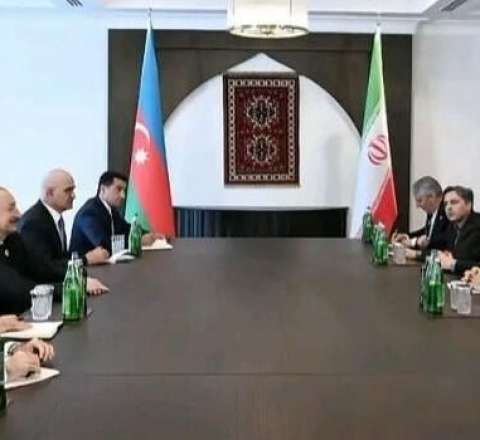 Əliyev-Pezeşkian görüşündə maraqlı məqam: Divarda asılan xalça hansı mesajı ötürdü? 