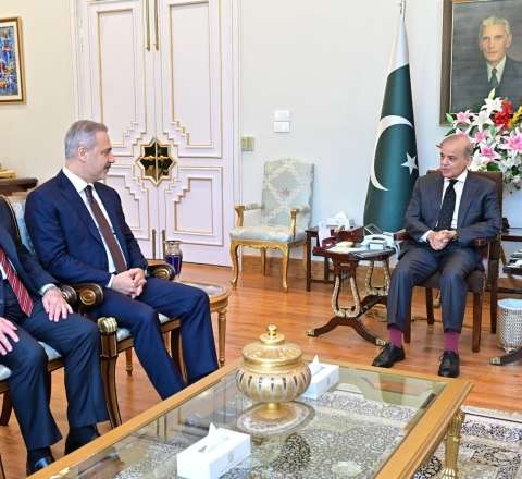 Şahbaz Şərif Fidan və Güləri qəbul etdi 