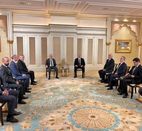 İlham Əliyevlə Paşinyanın görüşündən ilk GÖRÜNTÜLƏR 