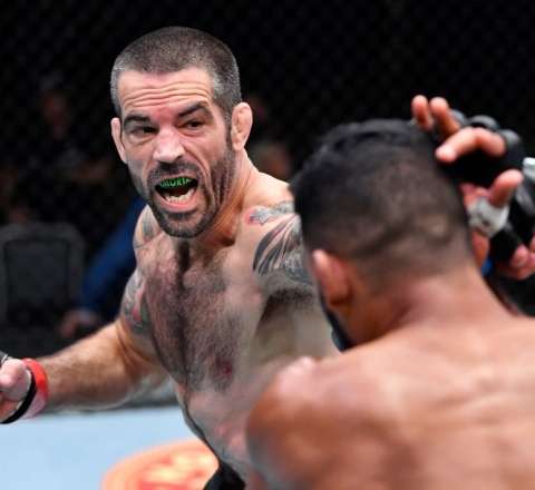 Məşhur döyüşçü UFC-dən uzaqlaşdırıldı 