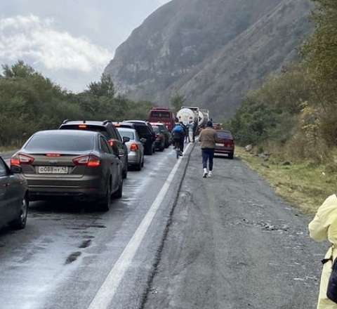 Gürcüstan Rusiyadan çıxarılan ukraynalıları sərhəddən buraxmır 