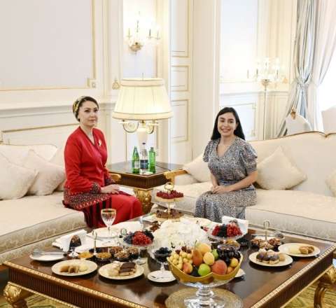 Leyla Əliyeva Atabayeva ilə bir arada -  - FOTO