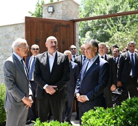 Liderlər Bülbülün ev-muzeyində - FOTO