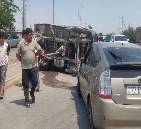 Gəncədə “Prius” “QAZel”i AŞIRDI - FOTO