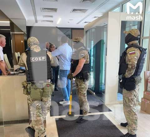 Rusiyada azərbaycanlı milyarderin ofisinə basqın edildi - FOTO 