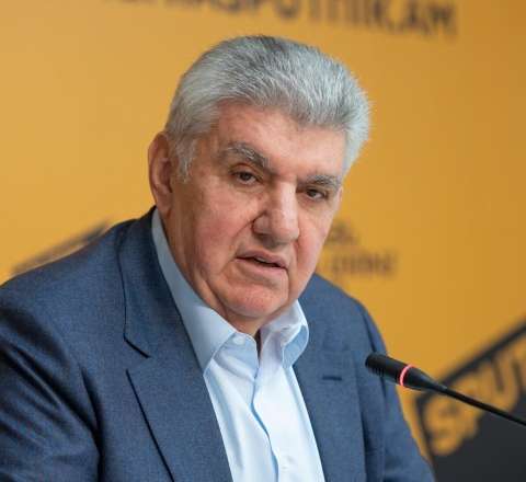 Məhkəmə Ara Abrahamyanın torpaqlarını əlindən aldı 