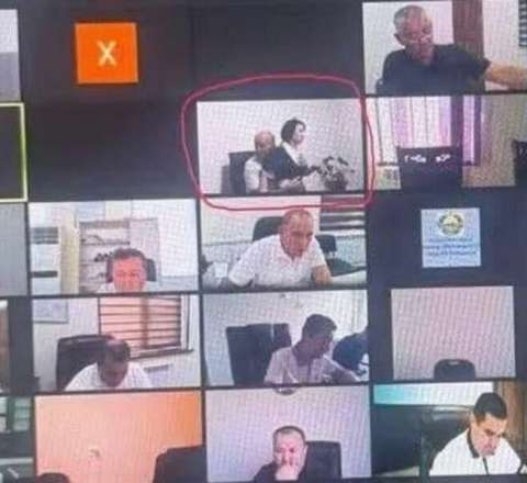 Onlayn iclasda katibəni qucaqlayan deputat işdən qovuldu - FOTO 