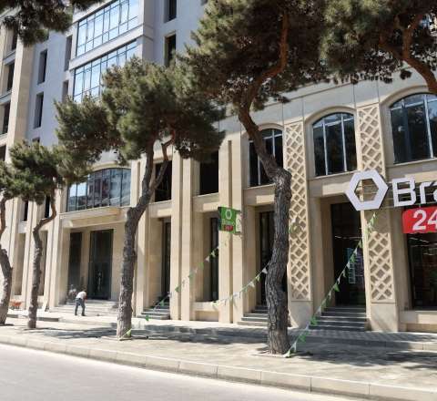 Bakıda "Bravo"nun qarşısındakı qanunsuz parkinq ləğv edildi - FOTO