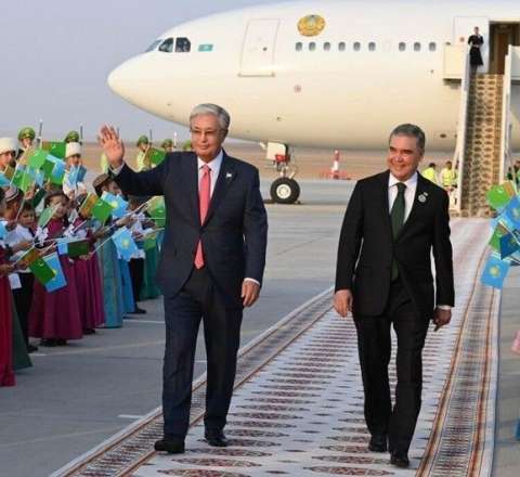 Qazaxıstan Prezidenti Türkmənistanda səfərdədir 