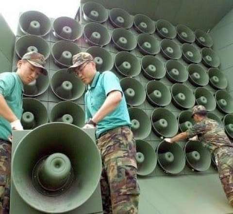 Cənubi Koreya Şimali Koreya ilə sərhəddə səsgücləndiriciləri sökdü 
