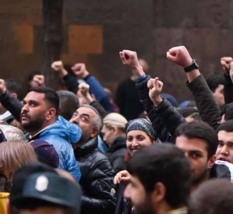Hindistanlılar Ermənistanda İcevan-İrəvan yolunu bağladılar - VİDEO