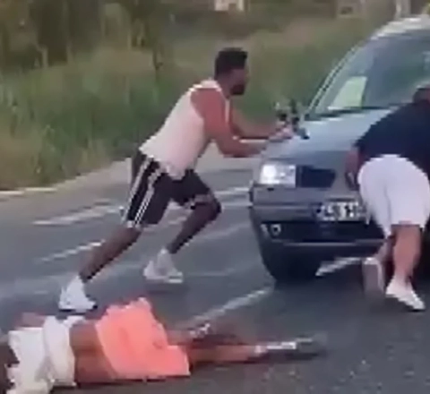 Turist qadını vuran sürücü avtomobili ilə üstündən keçmək İSTƏDİ - VİDEO