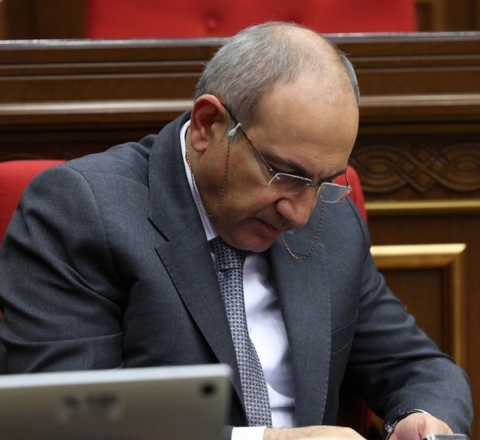 Nikol Paşinyan İncildən sitat paylaşdı:  "Sülh yaradanlar necə də xoşbəxtdirlər"