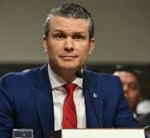Pentaqon rəhbəri Alyaskaya Prezident Trampdan ayrı getdi 