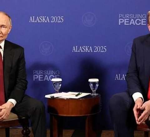 Putinin görüşdə diqqət çəkən hərəkəti... - VİDEO 