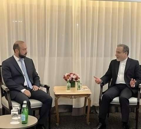 Mirzoyan və Arakçı strateji tərəfdaşlıqdan danışdı 