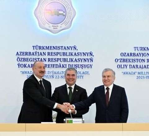 Liderlər mətbuata birgə bəyanatla çıxış etdilər 