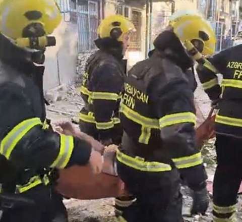 Bakıda yaşayış binasında dəhşətli partlayış -  - VİDEO -Yenilənib