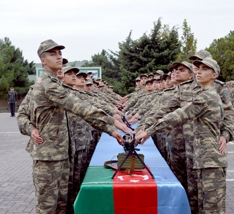 Prezidentdən müddətli həqiqi hərbi xidmətlə bağlı SƏRƏNCAM