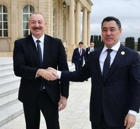 İlham Əliyev Japarovu təbrik etdi 