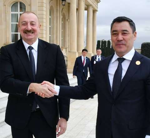 İlham Əliyev Japarovu təbrik etdi 