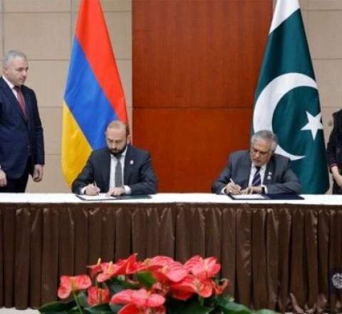 Ermənistan Pakistanla kommünike imzaladı 