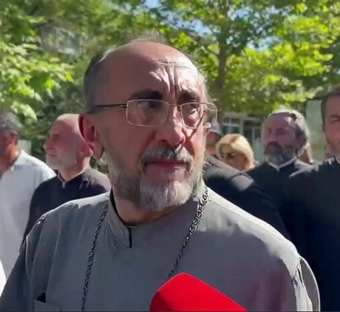 Ереванский суд продлил арест архиепископа Микаэла Аджапахяна на месяц 