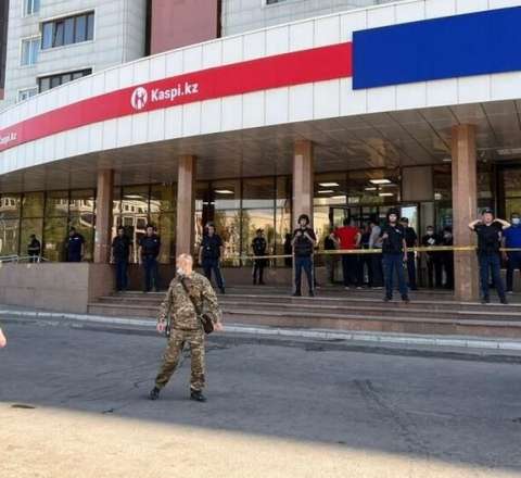 Qazaxıstan bankları insan oğurluğunda ittiham olunur 