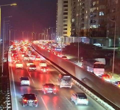 Dairəvi yolda qəza oldu: SIXLIQ YARANDI 