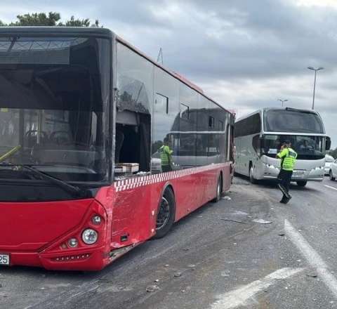 Yük maşını ilə sərnişin avtobusu toqquşdu - Xəsarət alanlar var - FOTO